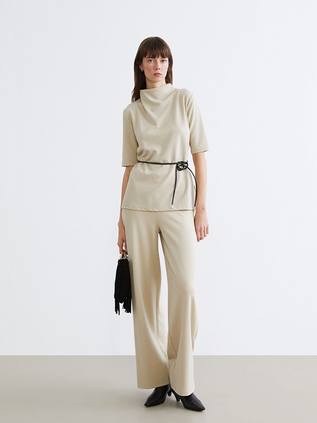 Bej Dik Yaka Beli Kemerli Bluz-1