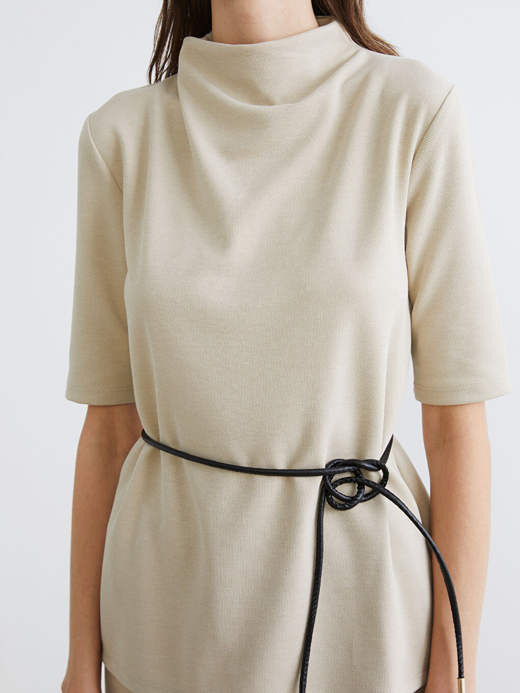 Bej Dik Yaka Beli Kemerli Bluz-2