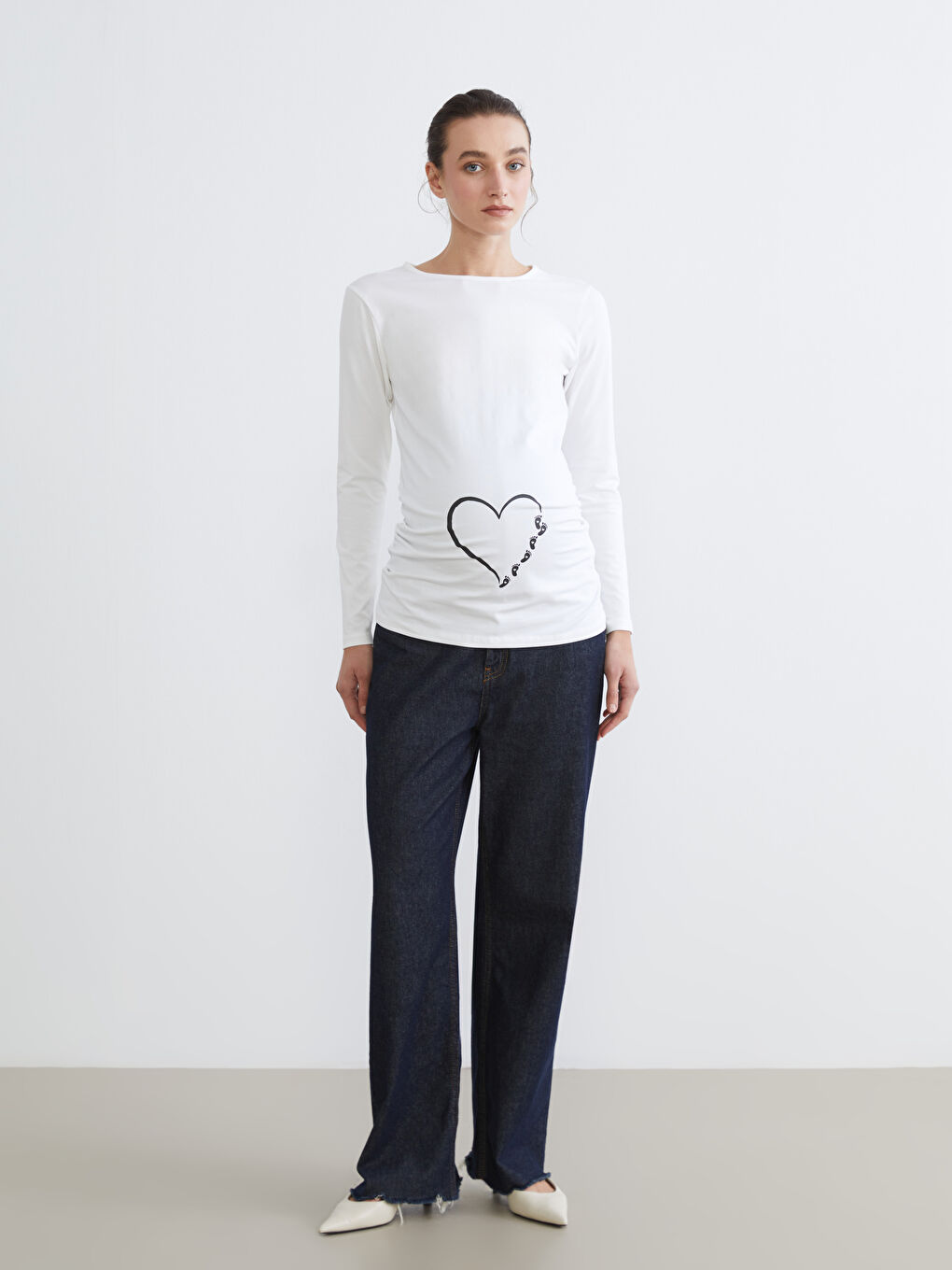 Beyaz Bisiklet Yaka Baskılı Kadın Tişört-1