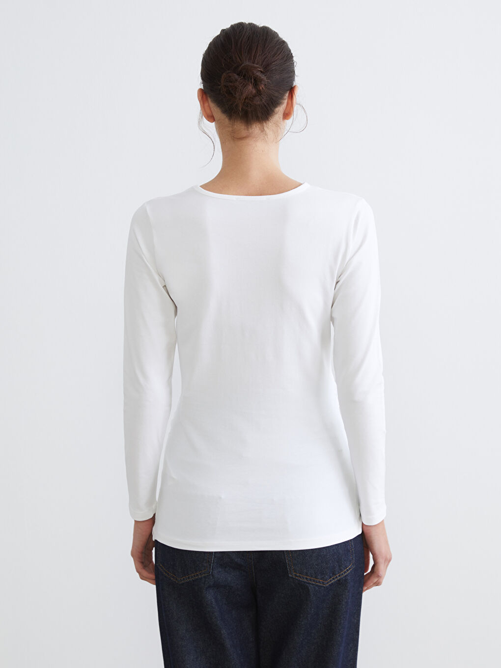 Beyaz Bisiklet Yaka Baskılı Kadın Tişört-4