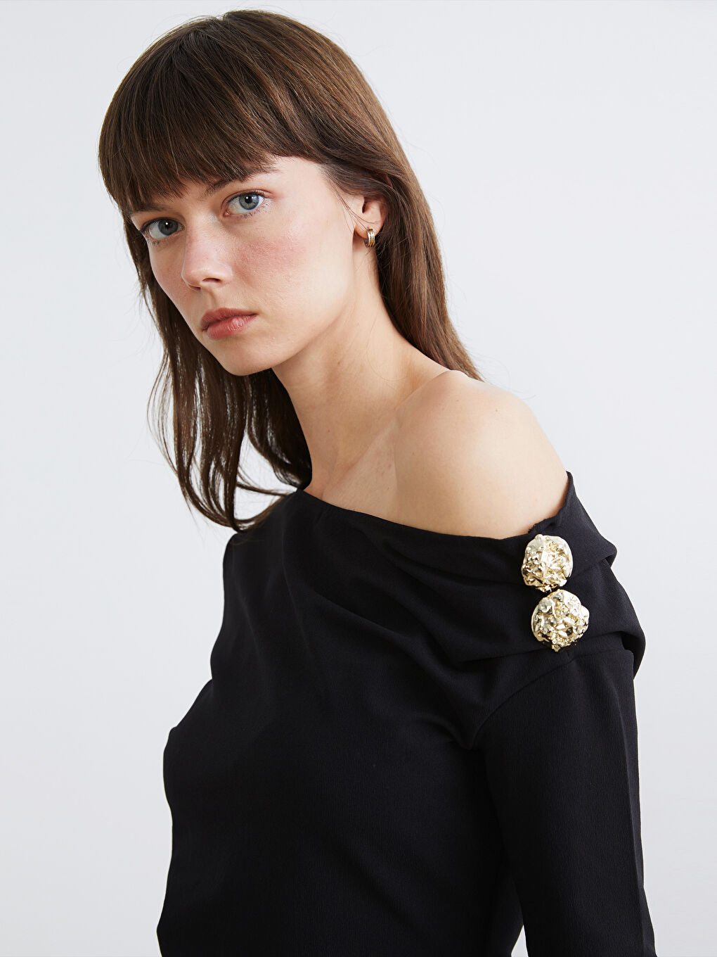 Siyah Kayık Yaka Büzgülü Bluz