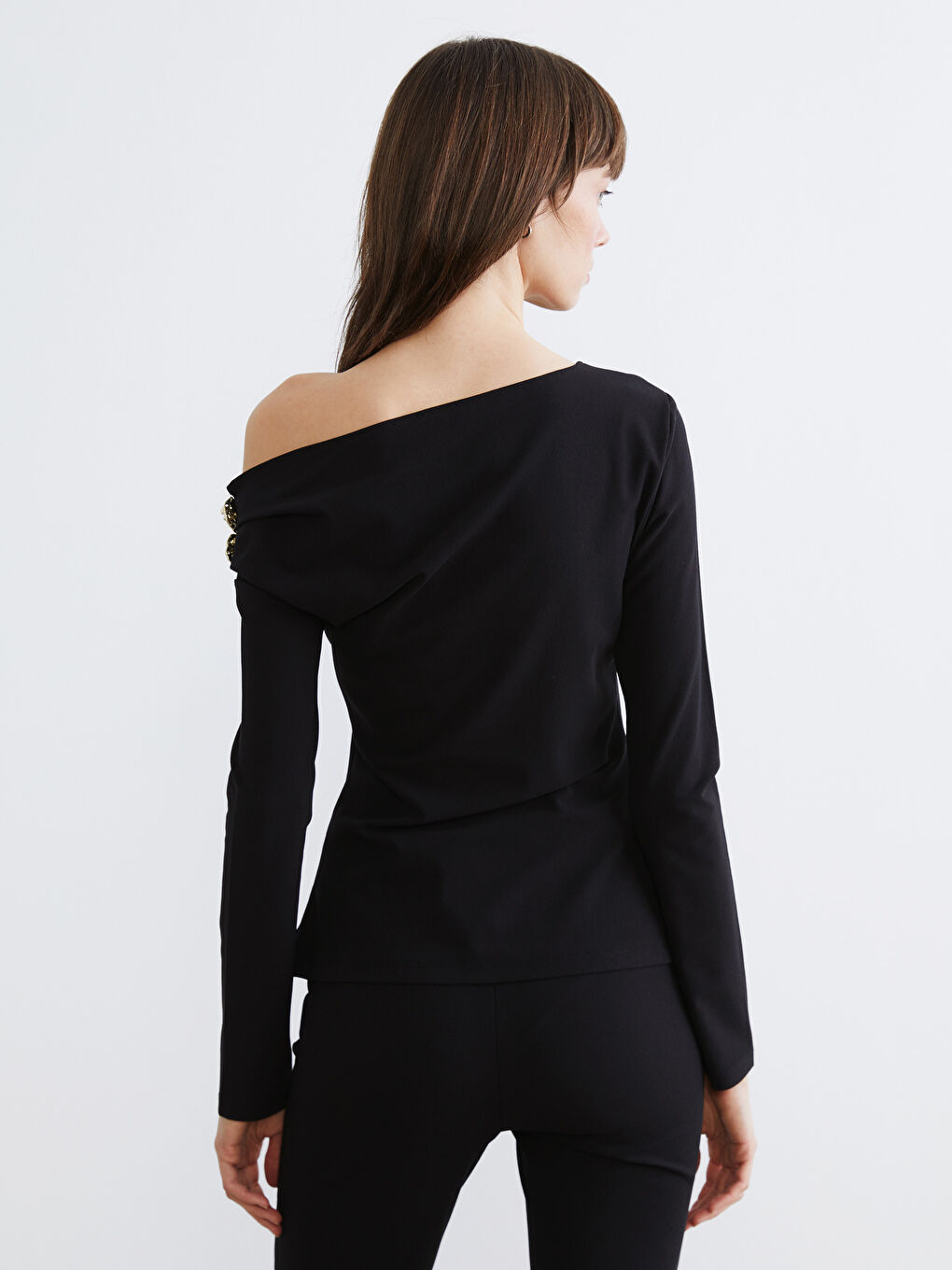 Siyah Kayık Yaka Büzgülü Bluz-3