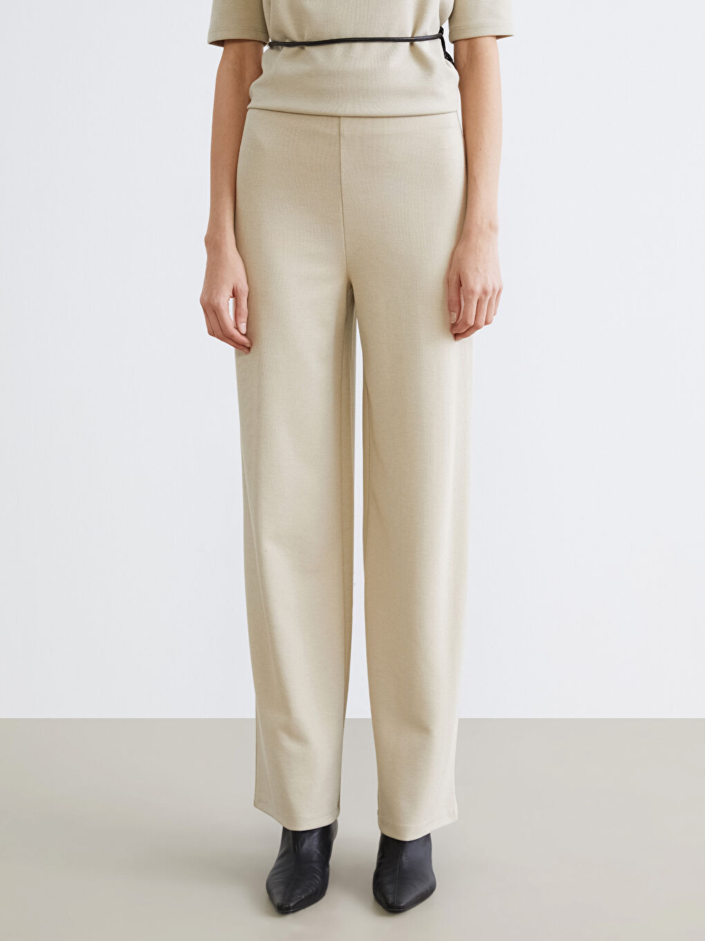 Bej Beli Lastikli Geniş Paça Kadın Eşofman Altı-1