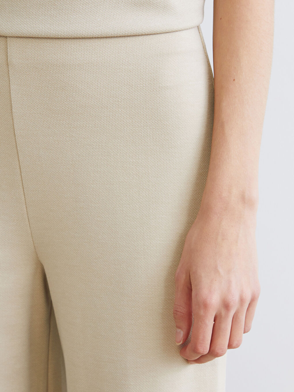 Bej Beli Lastikli Geniş Paça Kadın Eşofman Altı-2