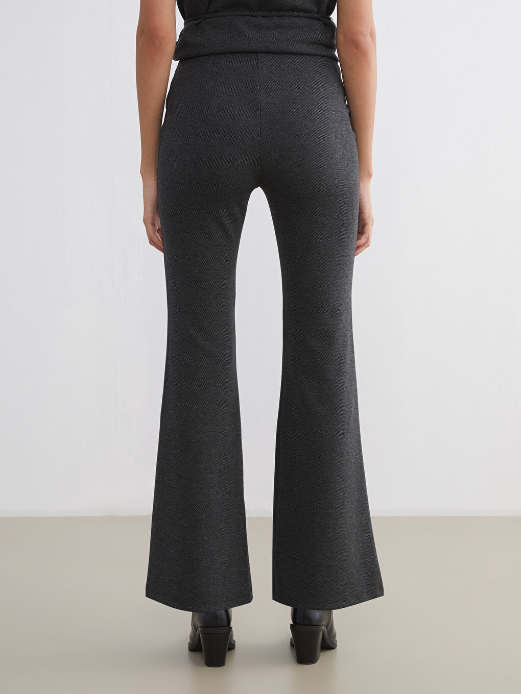 Antrasit Beli Lastikli İspanyol Paça Kadın Pantolon-3