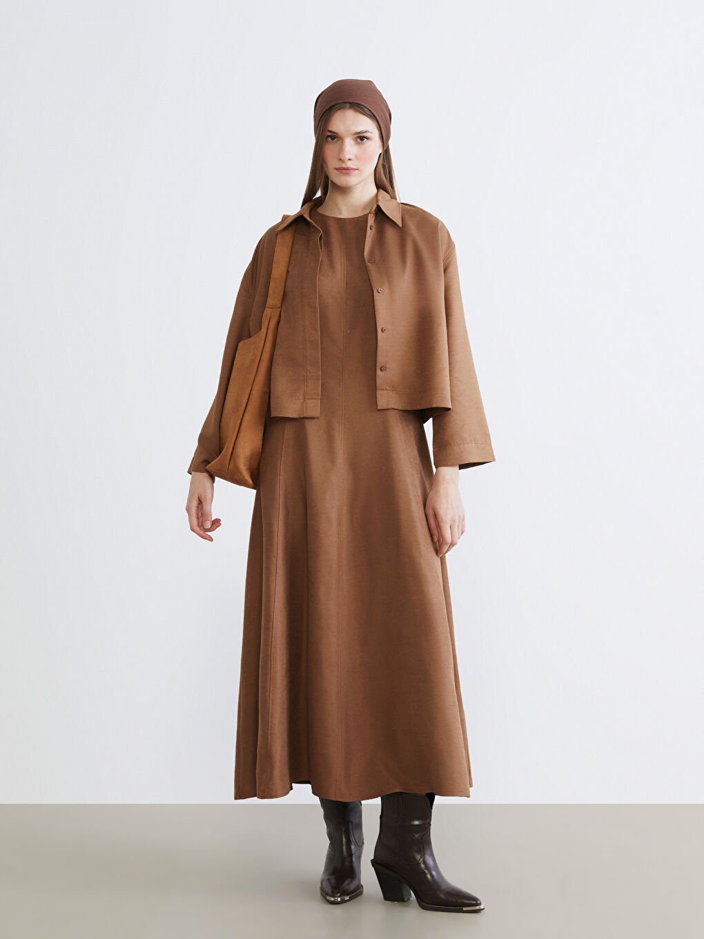 فستان بني امرأة-2