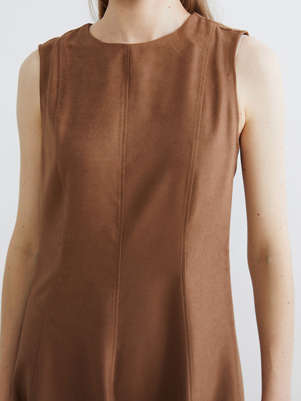 فستان بني امرأة-4