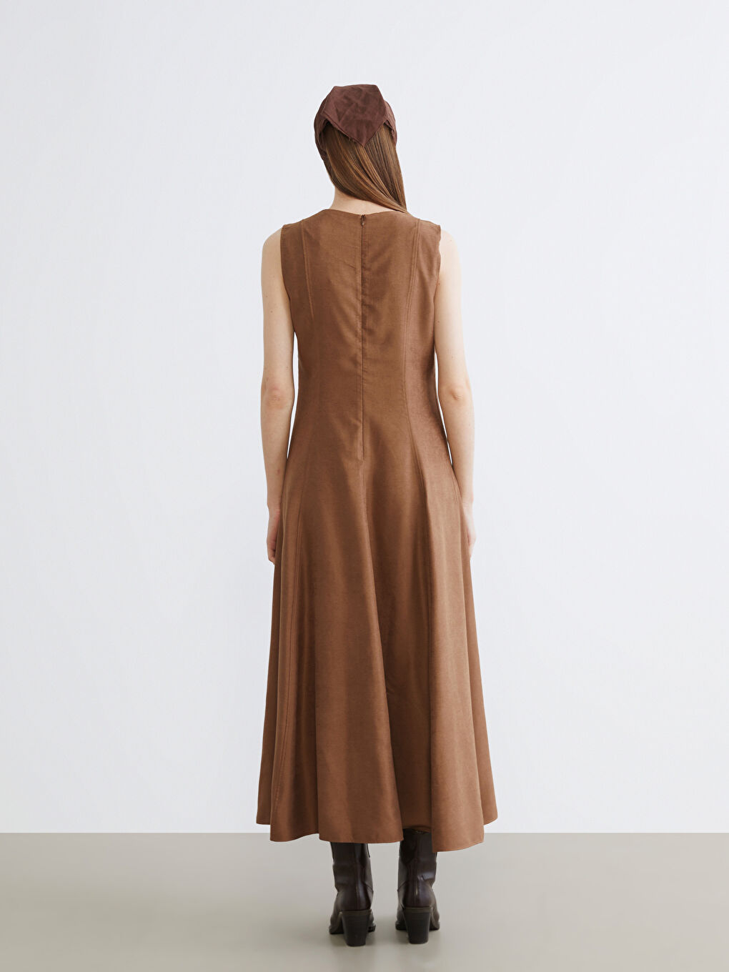 فستان بني امرأة-5