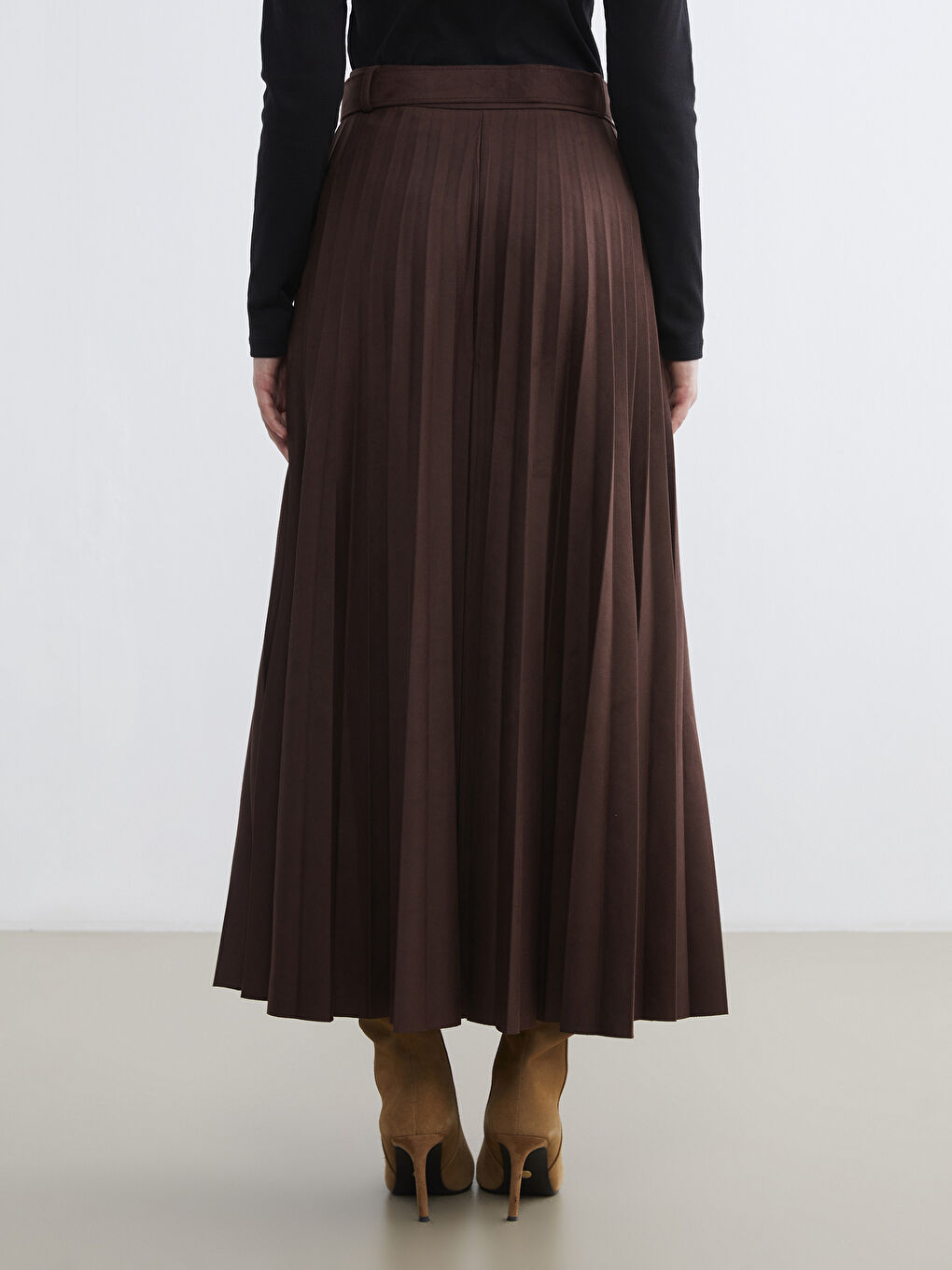 Kahverengi Beli Fermuarlı Süet Görünümlü Pileli Etek-3