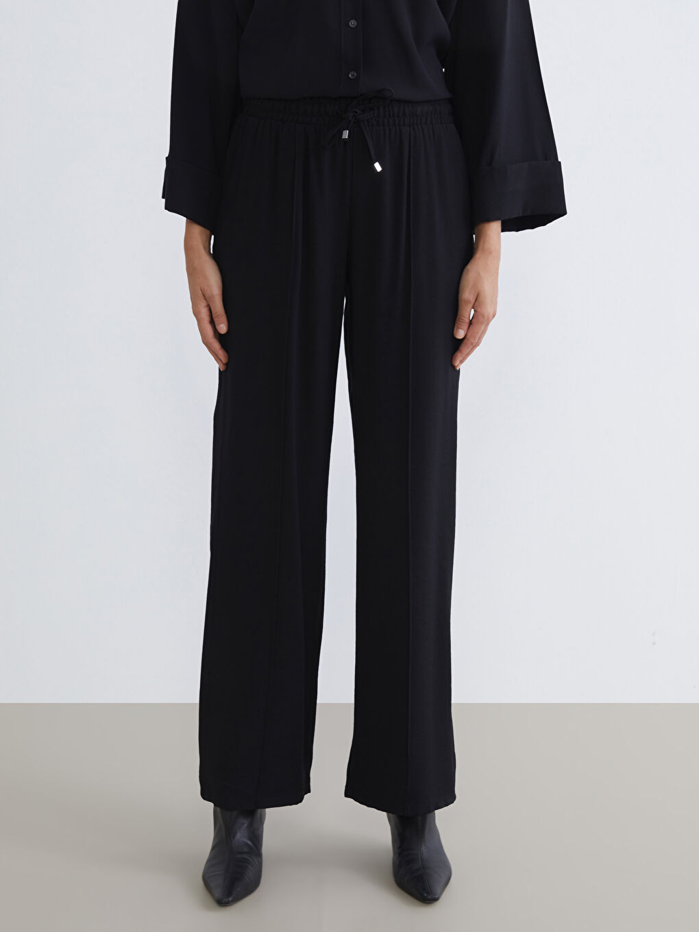 Siyah Beli Lastikli Geniş Paça Kadın Pantolon-1