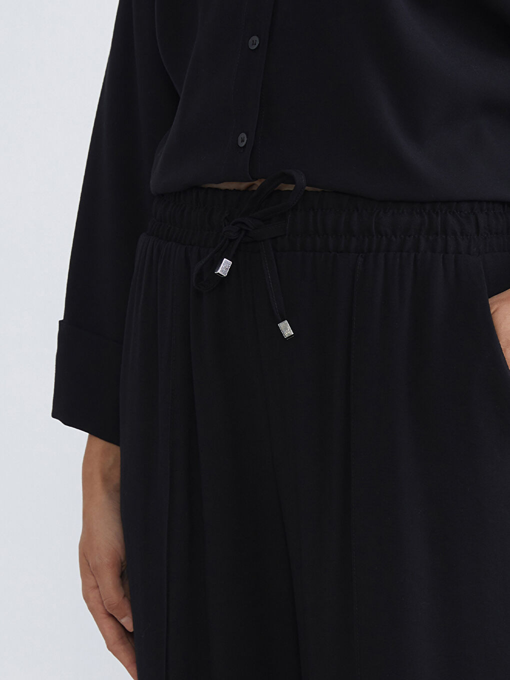 Siyah Beli Lastikli Geniş Paça Kadın Pantolon-2