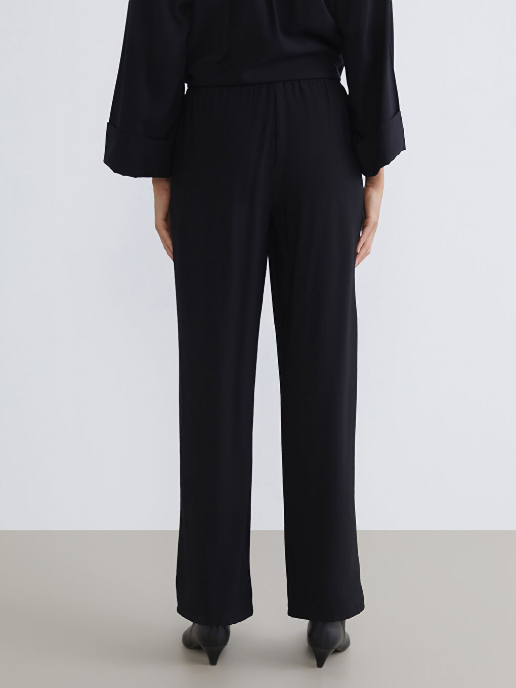 Siyah Beli Lastikli Geniş Paça Kadın Pantolon-3