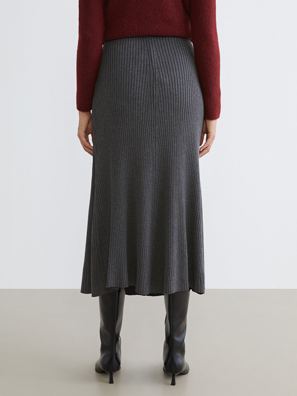 Gri Beli Lastikli Kloş Triko Etek-3