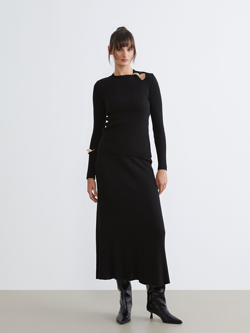 Siyah Beli Lastikli Kloş Triko Etek