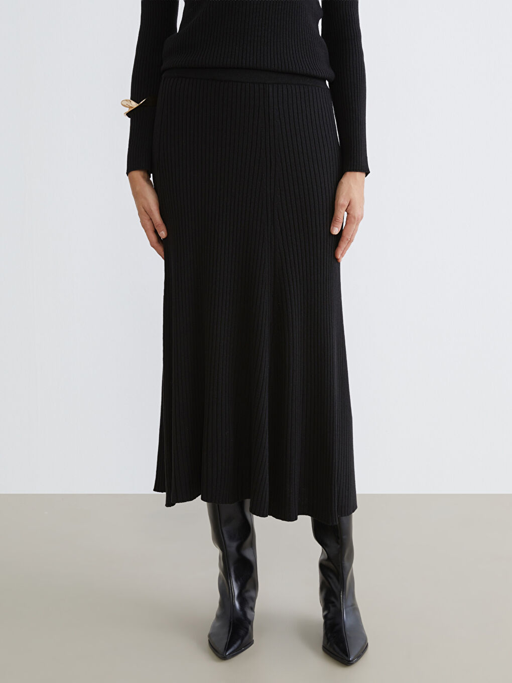 Siyah Beli Lastikli Kloş Triko Etek-1