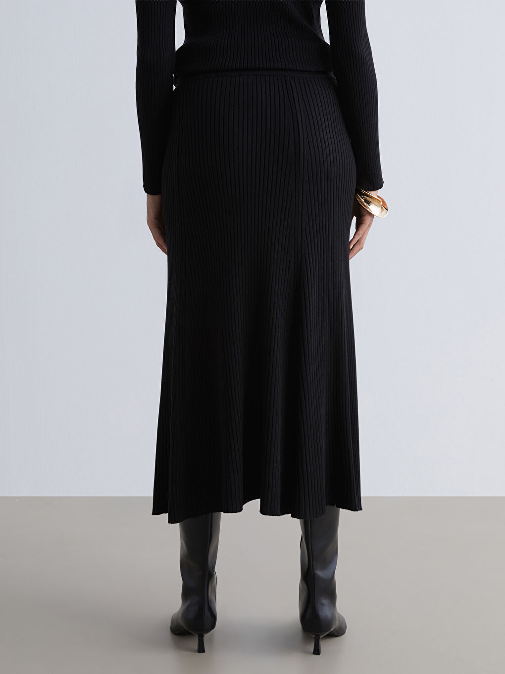 Siyah Beli Lastikli Kloş Triko Etek-3