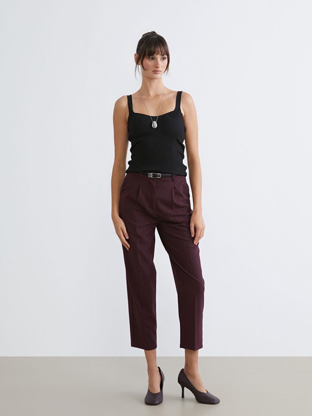 Siyah Kalp Yaka Kendinden Desenli Kadın Triko Atlet-1