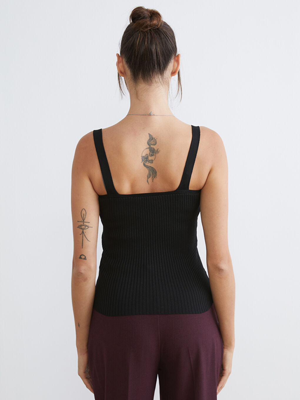 Siyah Kalp Yaka Kendinden Desenli Kadın Triko Atlet-3