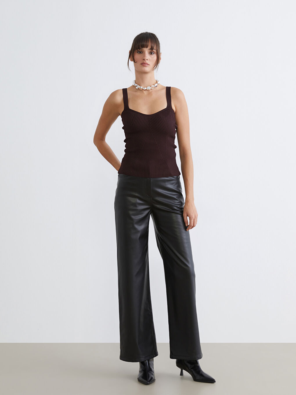 Bordo Kalp Yaka Kendinden Desenli Kadın Triko Atlet-1