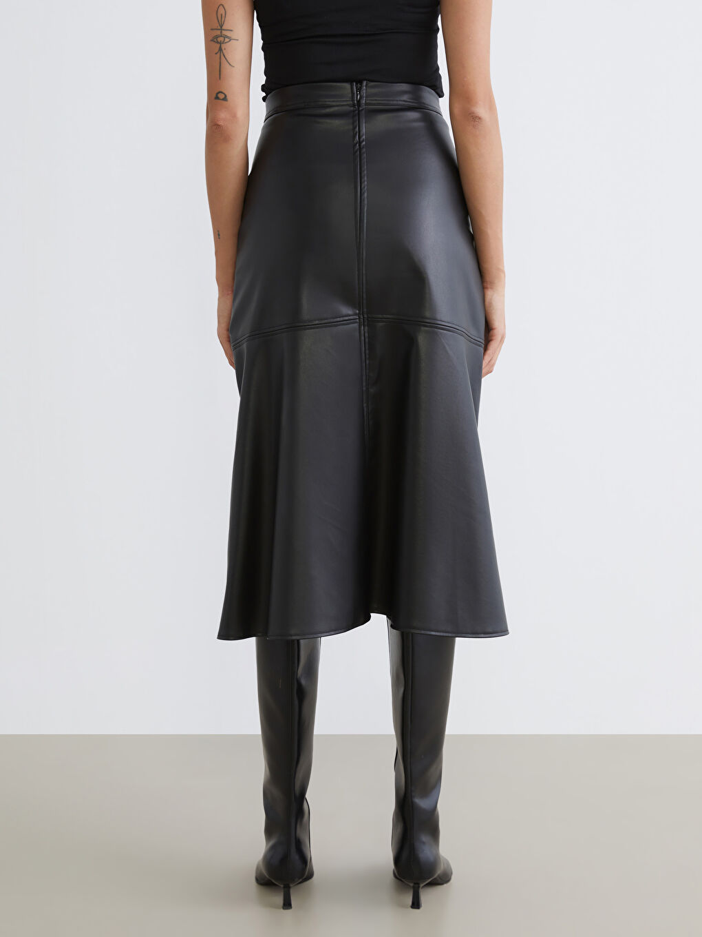 Siyah Beli Fermuarlı A Kesim Deri Görünümlü Etek-3