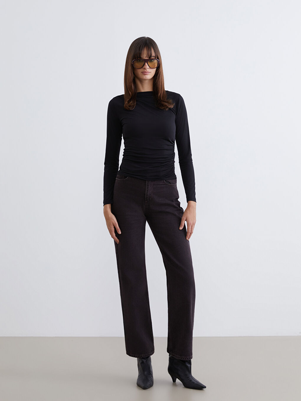 Siyah Dik Yaka Büzgülü Kadın Body-1