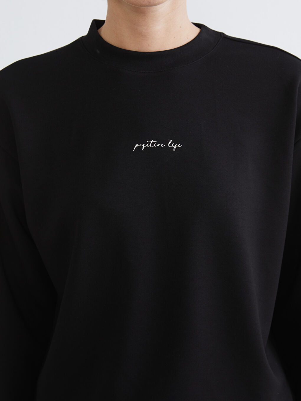 Siyah Bisiklet Yaka Nakışlı Kadın Sweatshirt-2