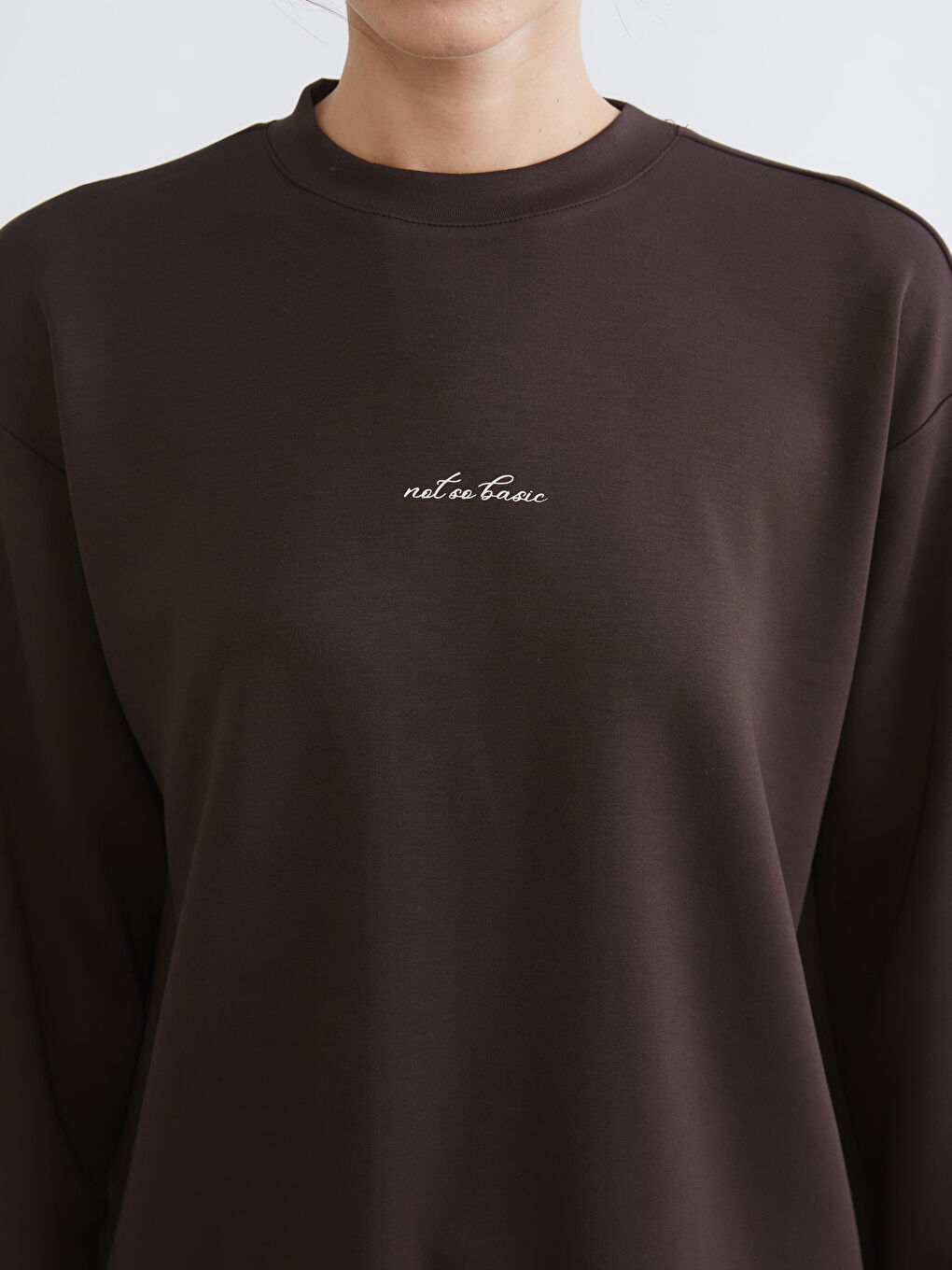 Kahverengi Bisiklet Yaka Nakışlı Kadın Sweatshirt-2