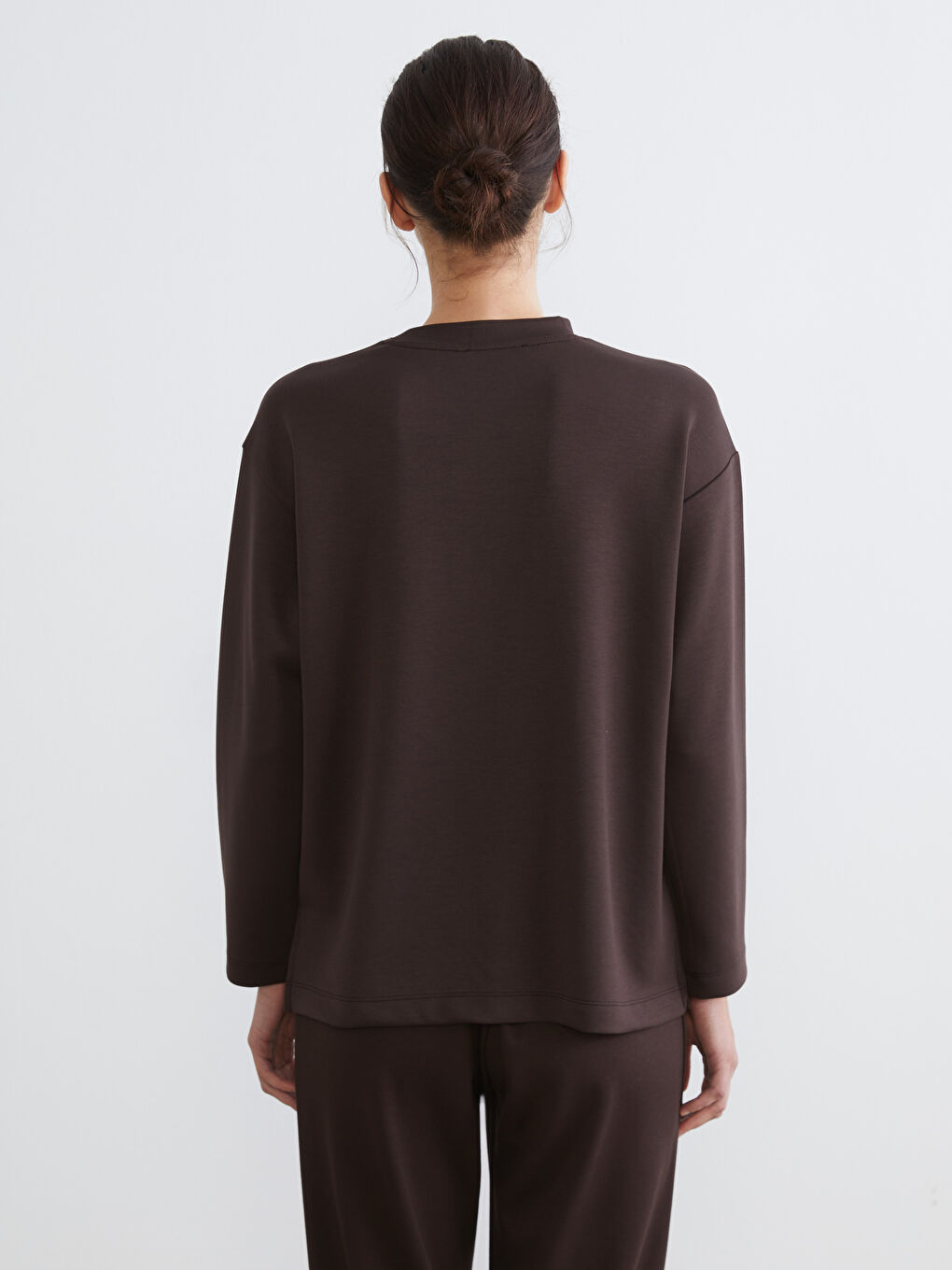 Kahverengi Bisiklet Yaka Nakışlı Kadın Sweatshirt-3