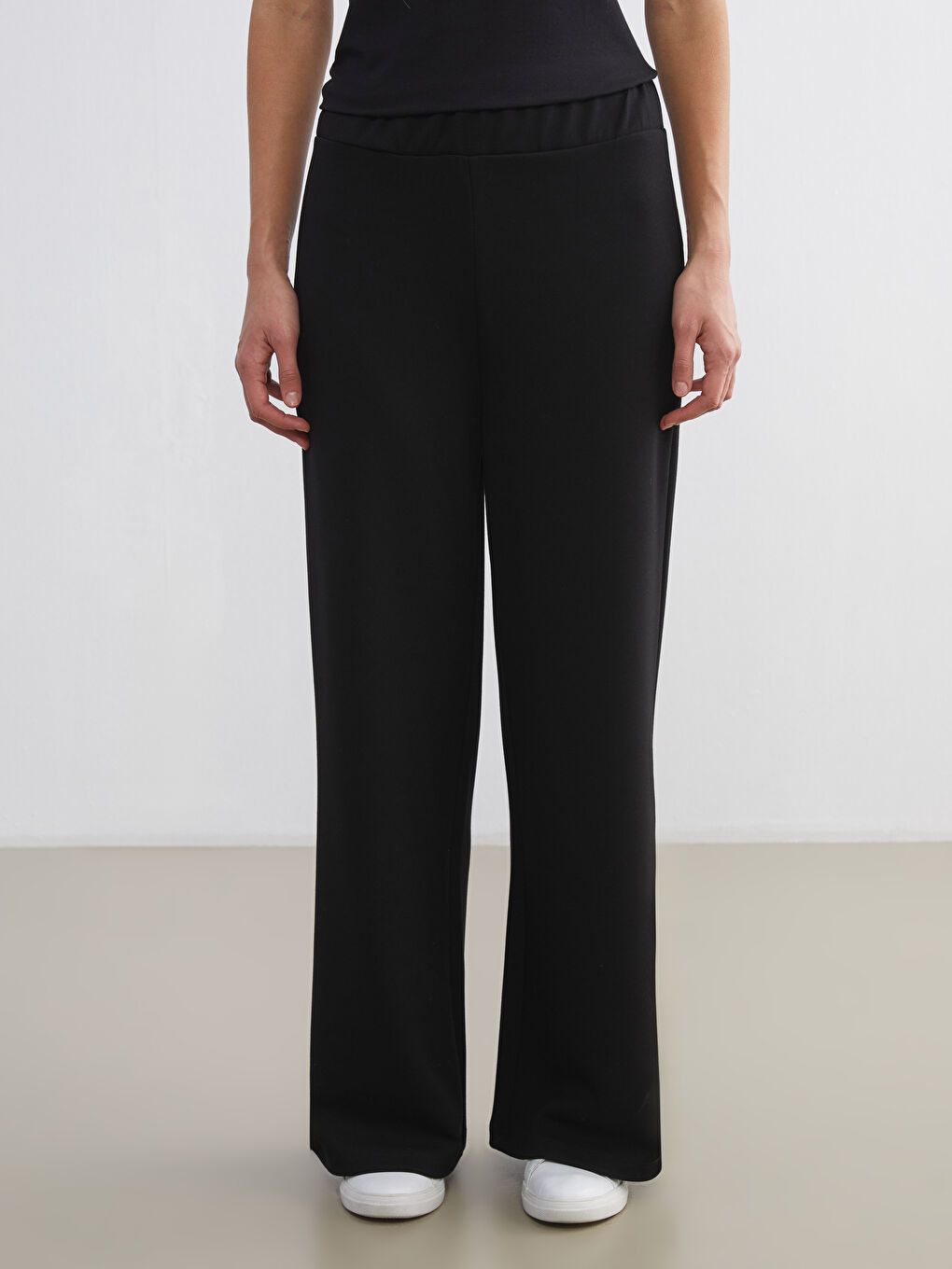 Siyah Beli Lastikli Geniş Paça Kadın Eşofman Altı-1