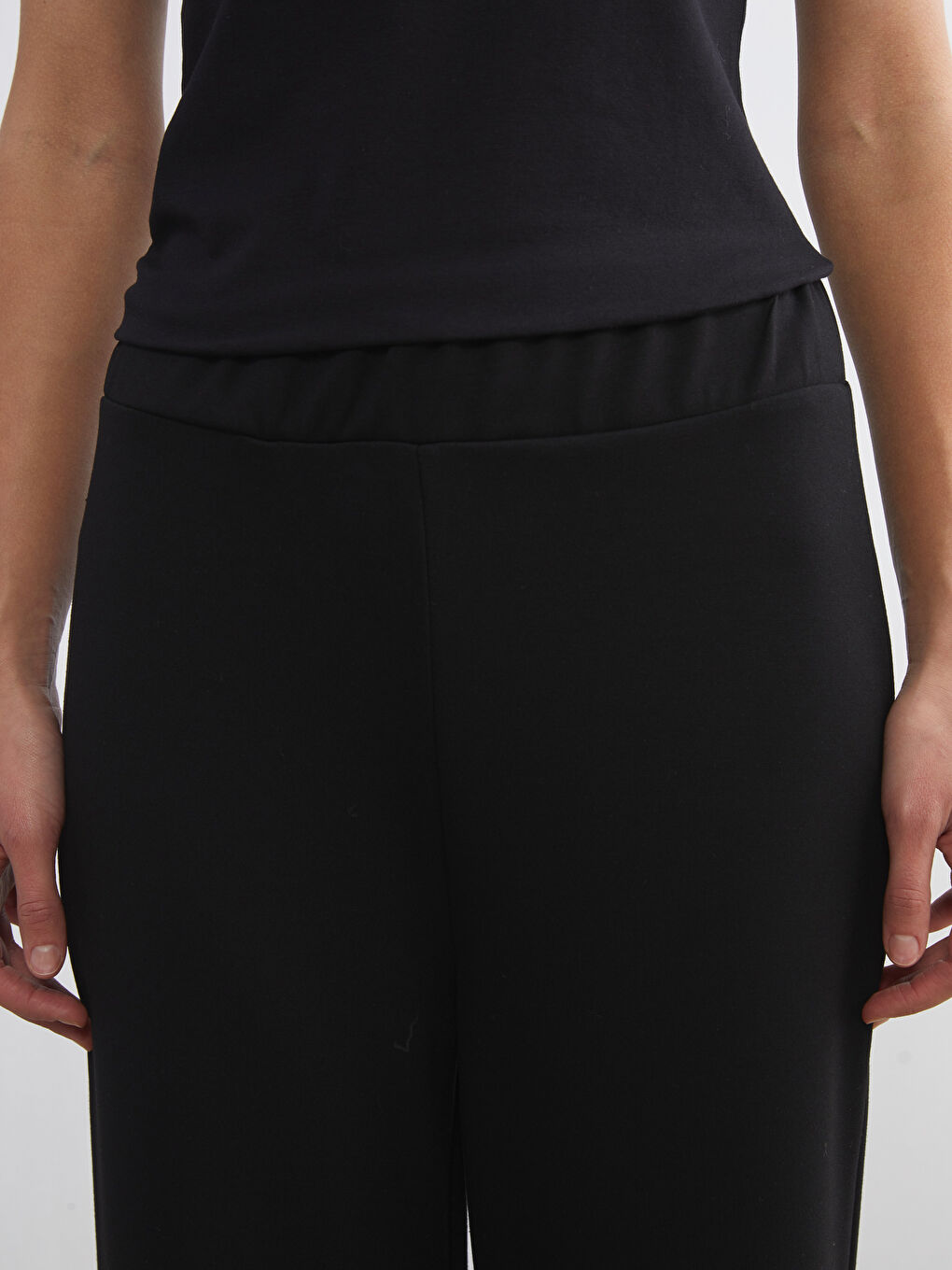 Siyah Beli Lastikli Geniş Paça Kadın Eşofman Altı-2