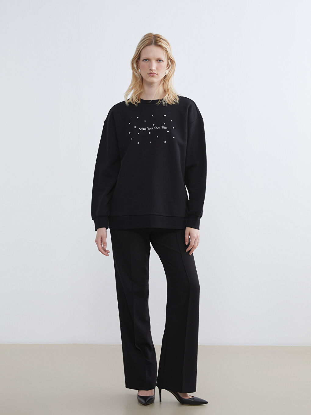 Siyah Bisiklet Yaka Taşlı Kadın Kalın Sweatshirt-1