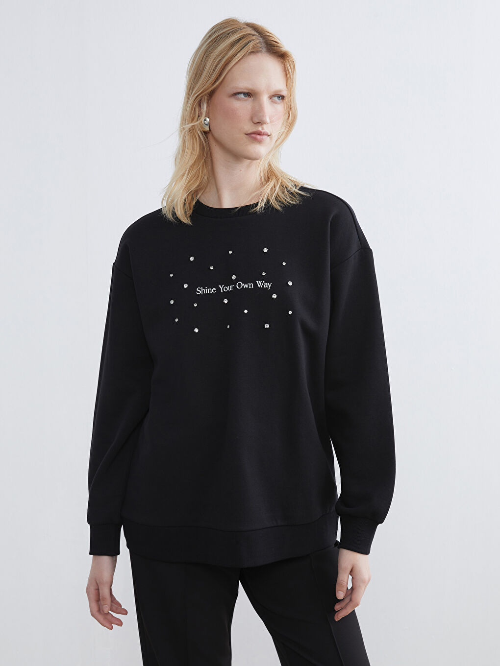 Siyah Bisiklet Yaka Taşlı Kadın Kalın Sweatshirt-2