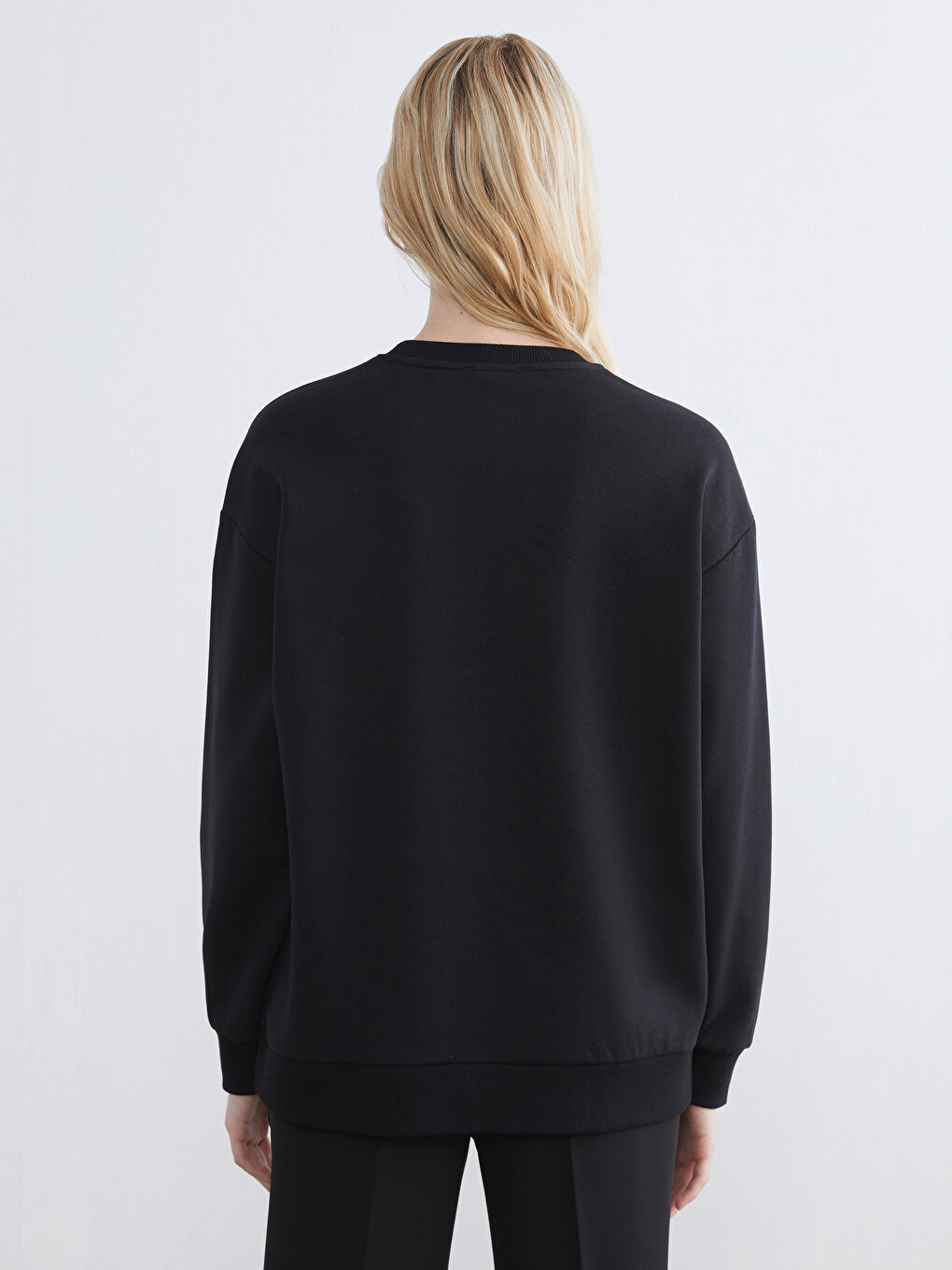 Siyah Bisiklet Yaka Taşlı Kadın Kalın Sweatshirt-3