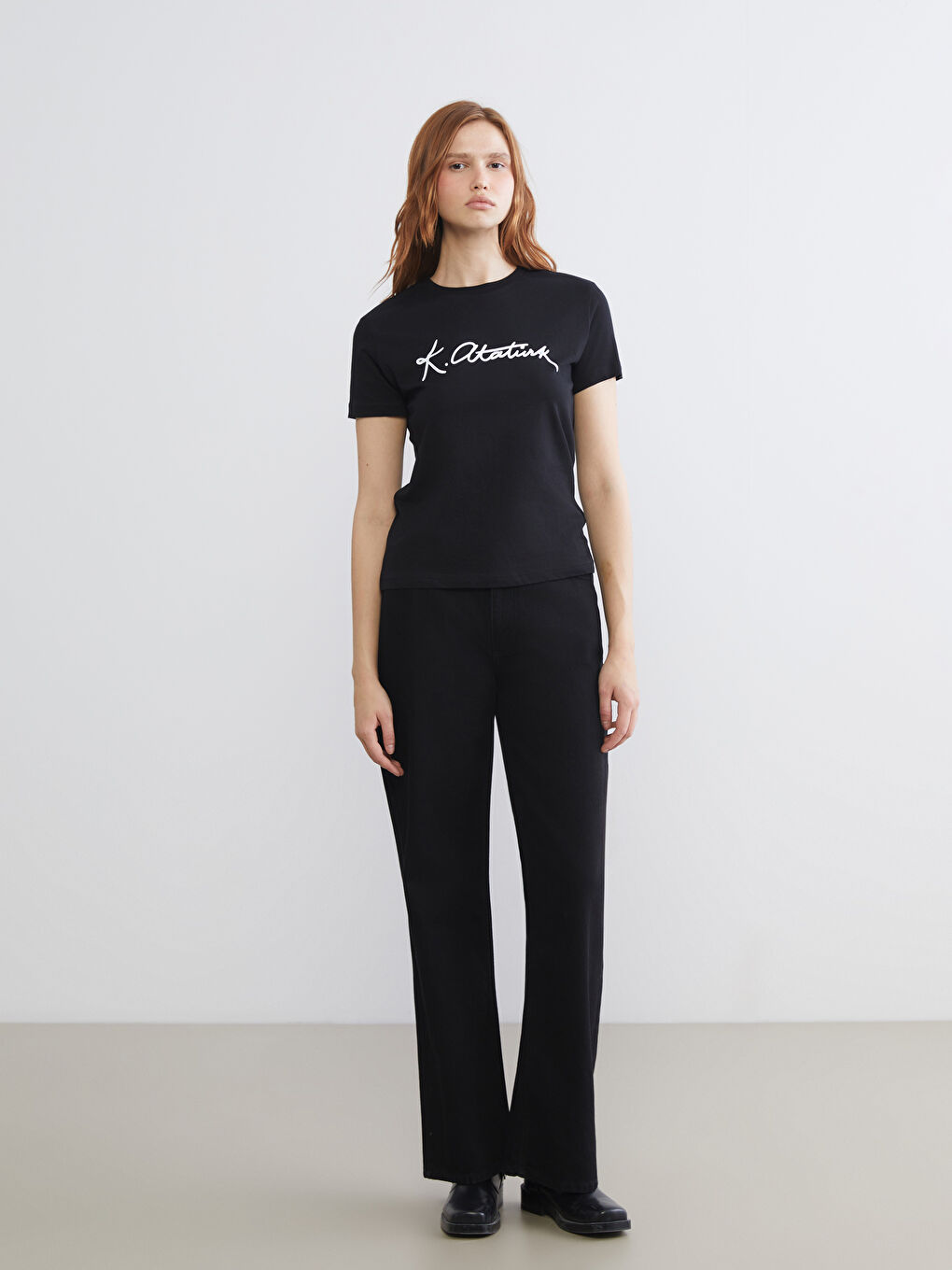 Siyah Bisiklet Yaka Atatürk Temalı Kadın Tişört-1