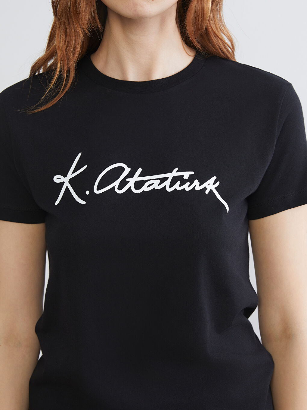 Siyah Bisiklet Yaka Atatürk Temalı Kadın Tişört-2