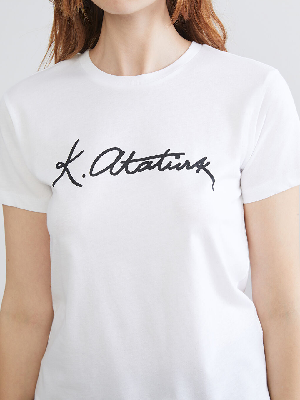 Beyaz Bisiklet Yaka Atatürk Temalı Kadın Tişört-2