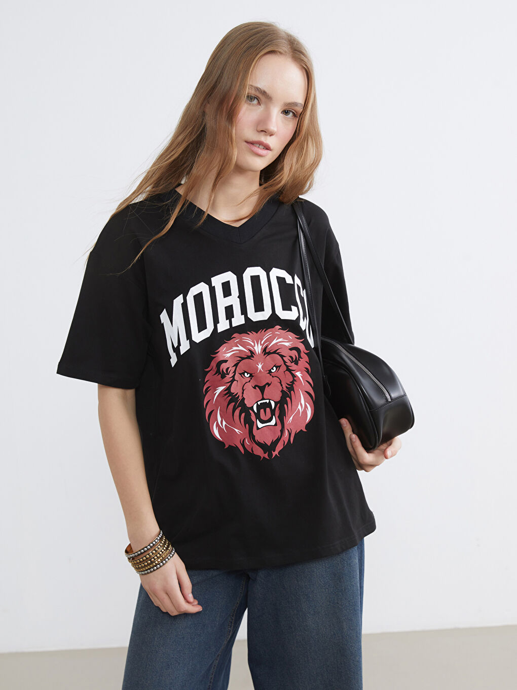 T-shirt Surdimensionné pour Femmes à Encolure en V avec Imprimé Marocain