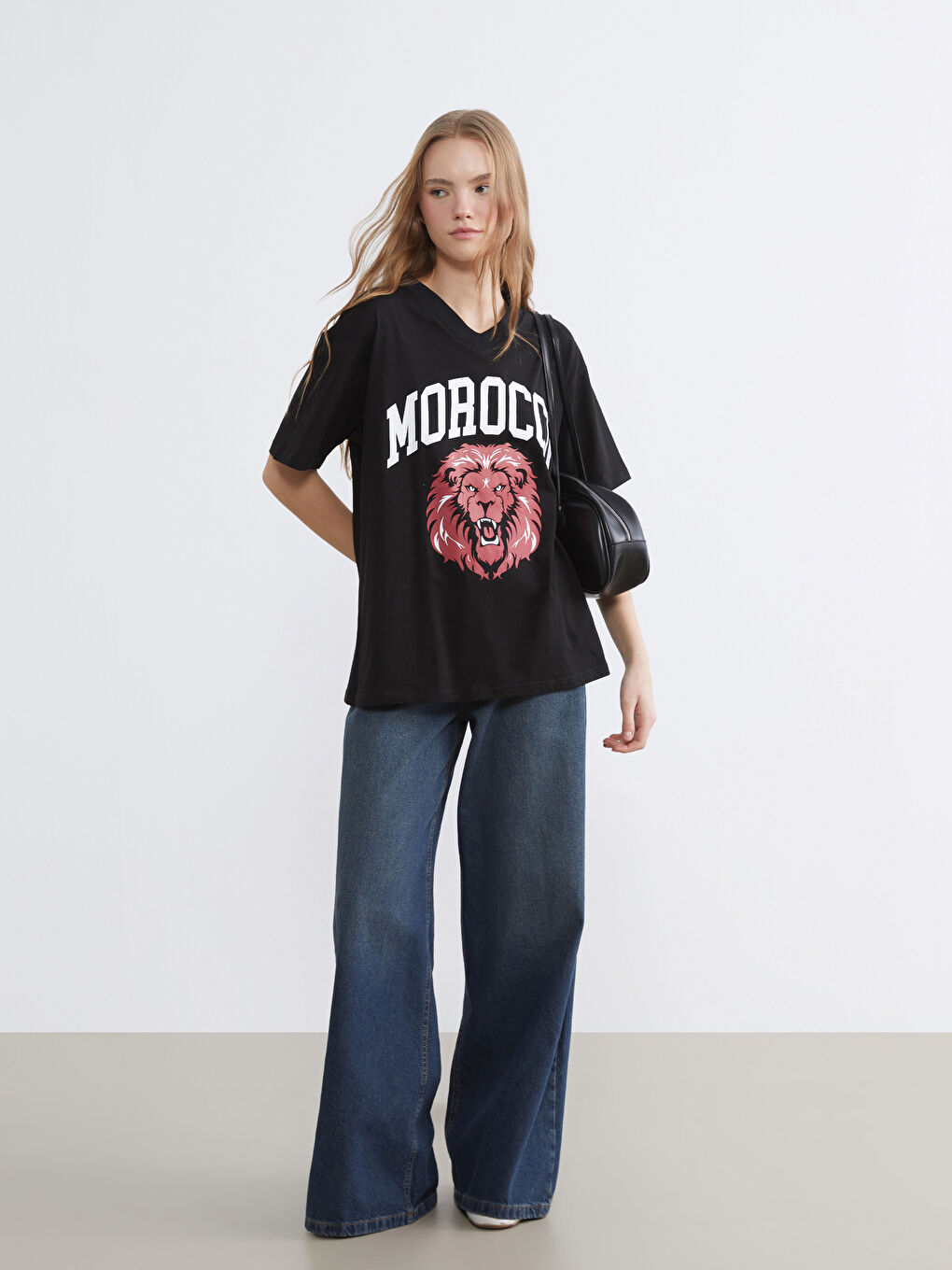 T-shirt Surdimensionné pour Femmes à Encolure en V avec Imprimé Marocain-1