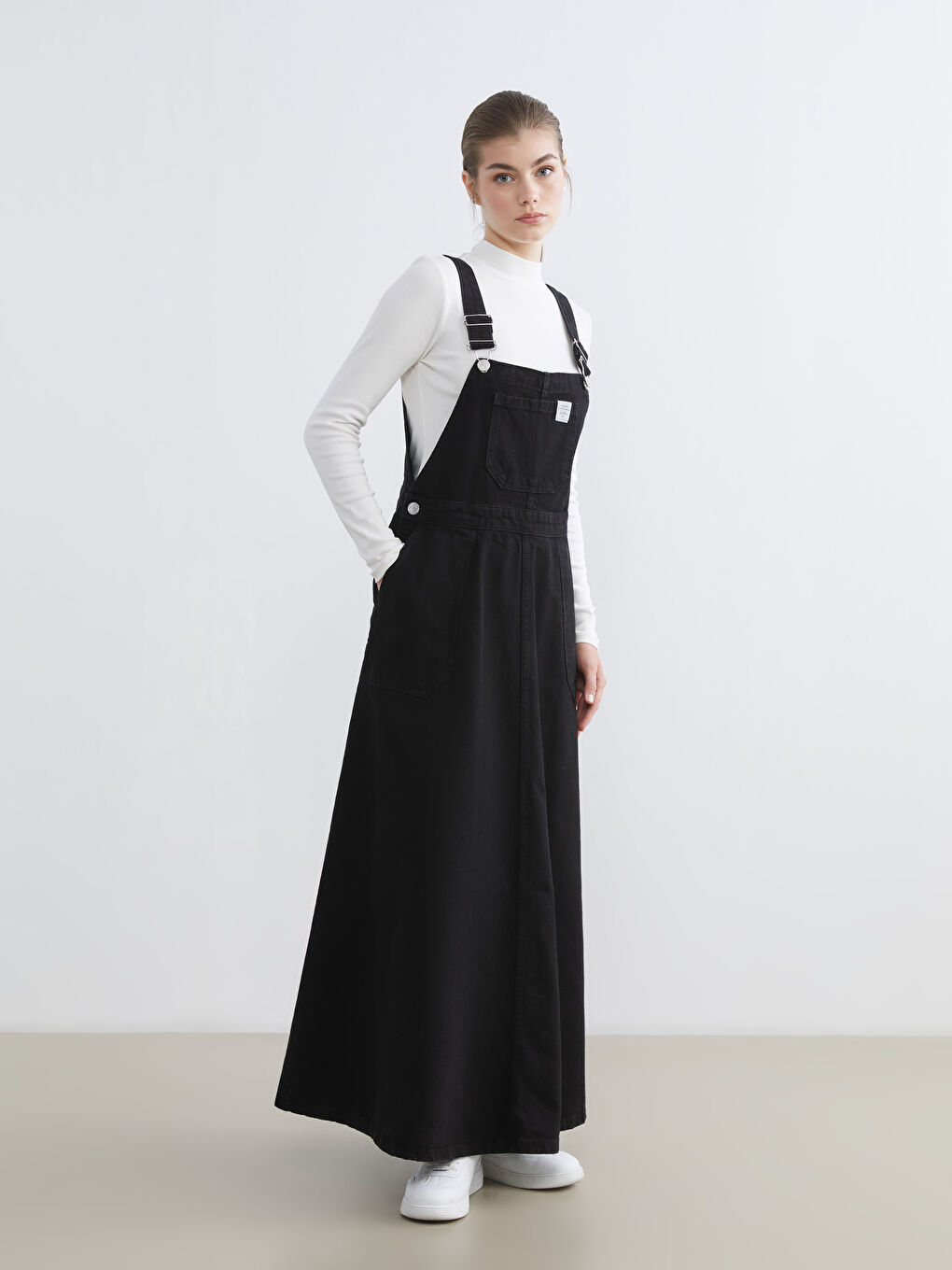 Siyah Kare Yaka Düz Askılı Kadın Jean Salopet Elbise-1