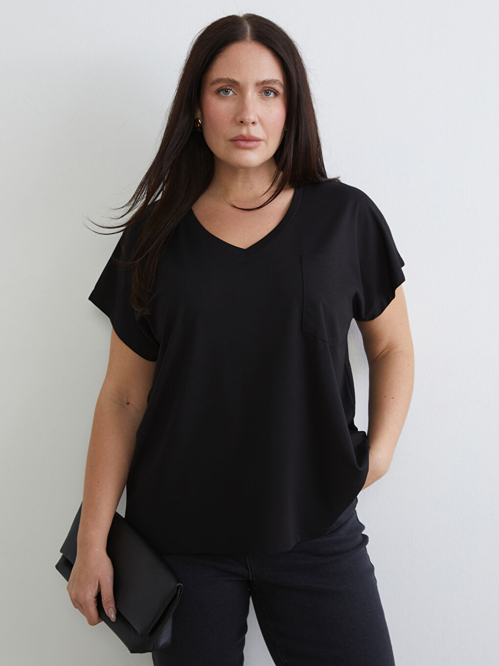 Siyah Büyük Beden V Yaka Kadın Tişört