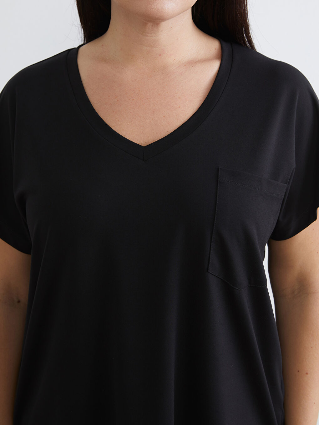 Siyah Büyük Beden V Yaka Kadın Tişört-2