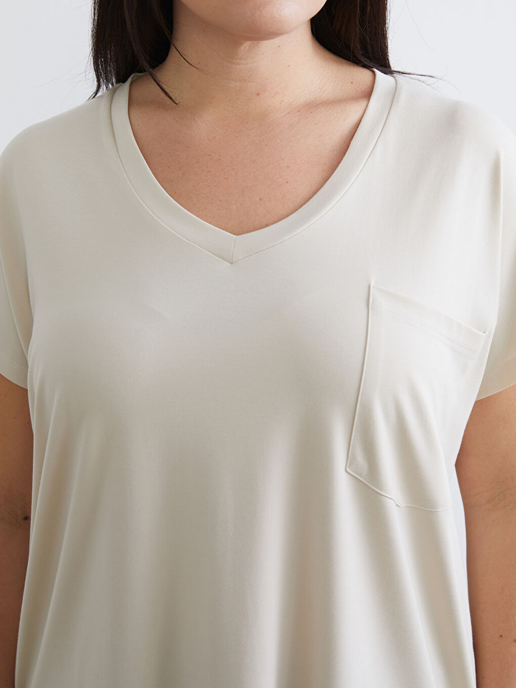 Bej Büyük Beden V Yaka Kadın Tişört-2