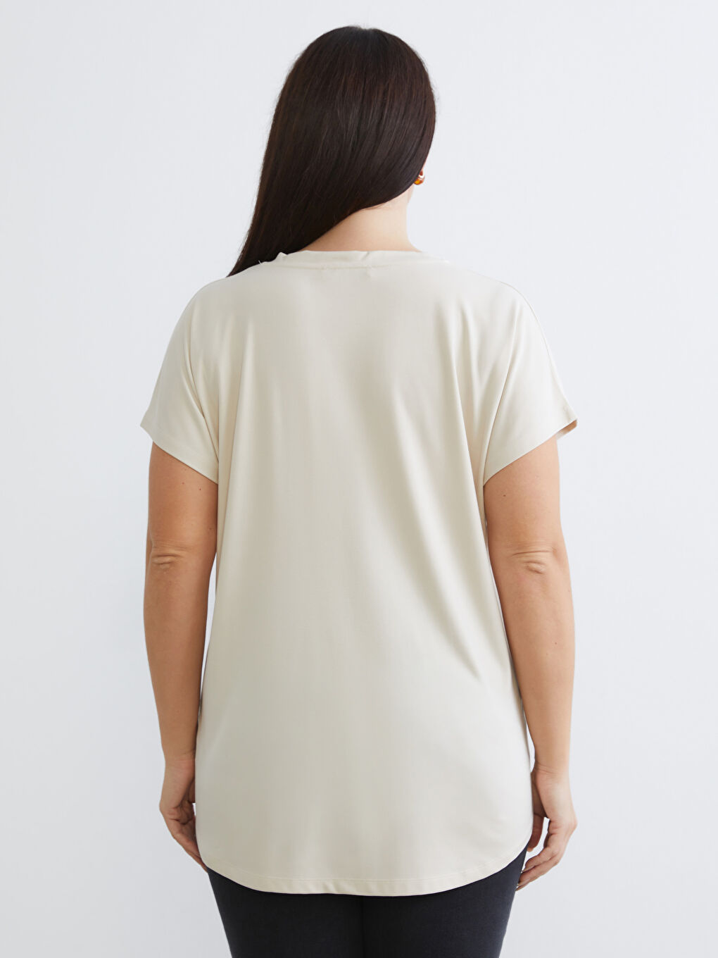 Bej Büyük Beden V Yaka Kadın Tişört-3