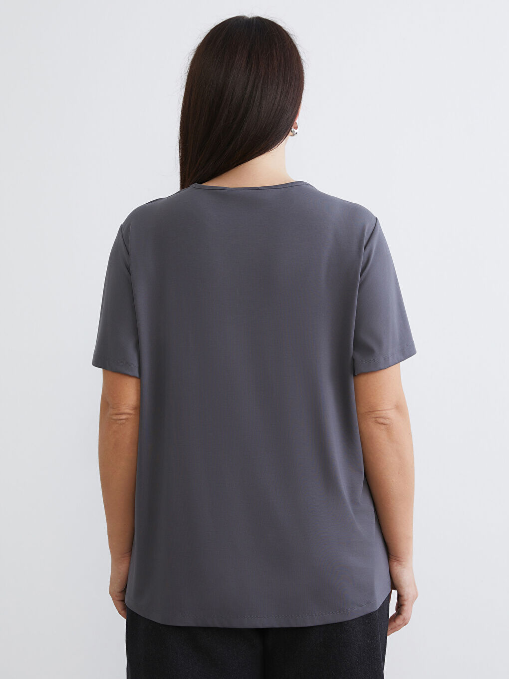 Gri Büyük Beden V Yaka Kadın Tişört-3