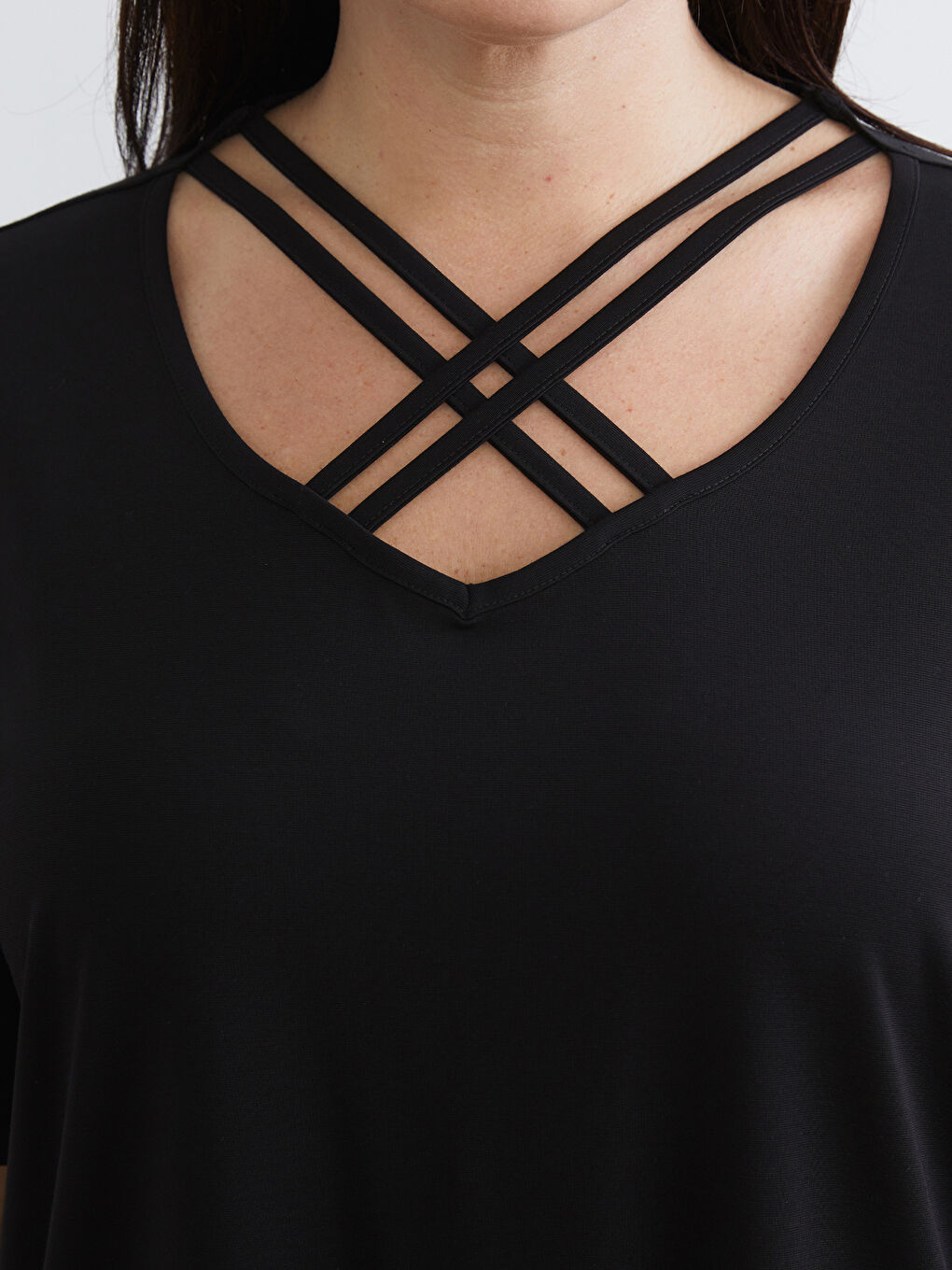 Siyah Büyük Beden V Yaka Kadın Tişört-2