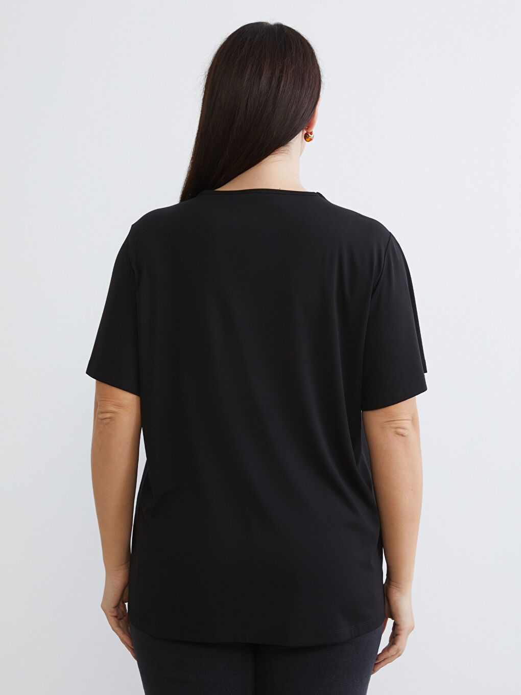 Siyah Büyük Beden V Yaka Kadın Tişört-3