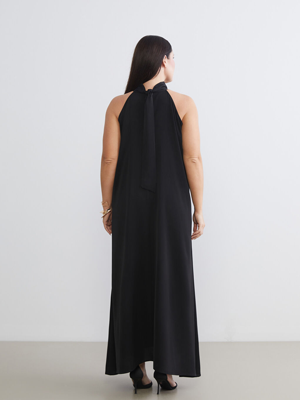 Siyah Büyük Beden Halter Yaka Büzgülü Elbise-3