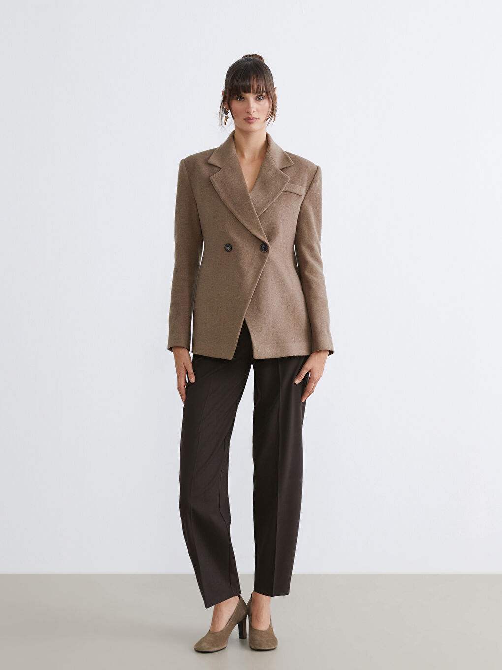 Bej Kruvaze Yaka Kadın Kaşe Blazer Ceket-1