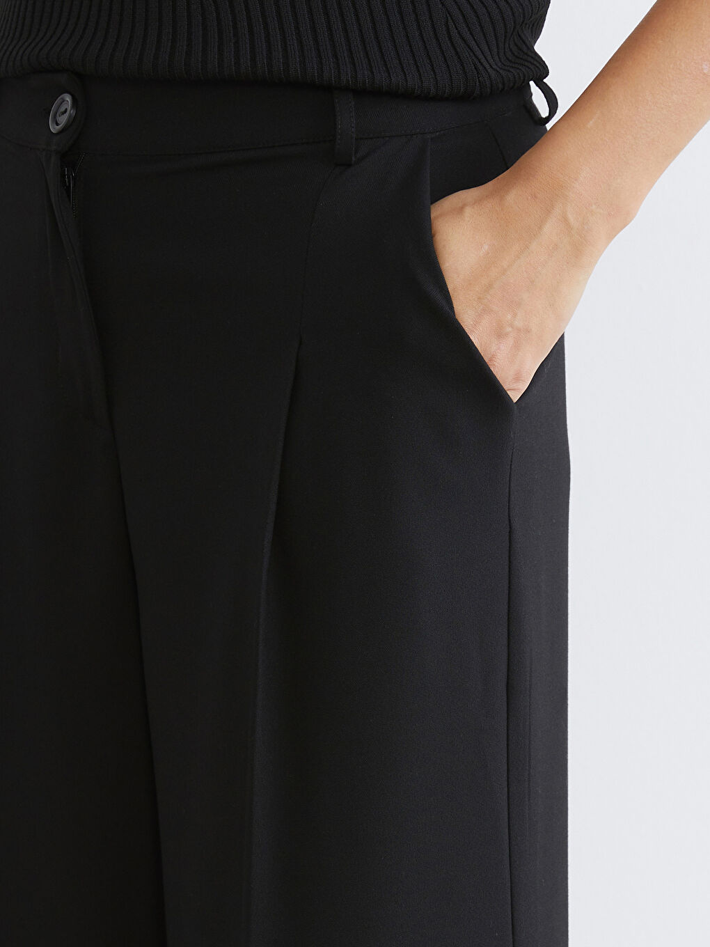 Siyah Loose Fit Geniş Paça Kadın Pileli Pantolon-2