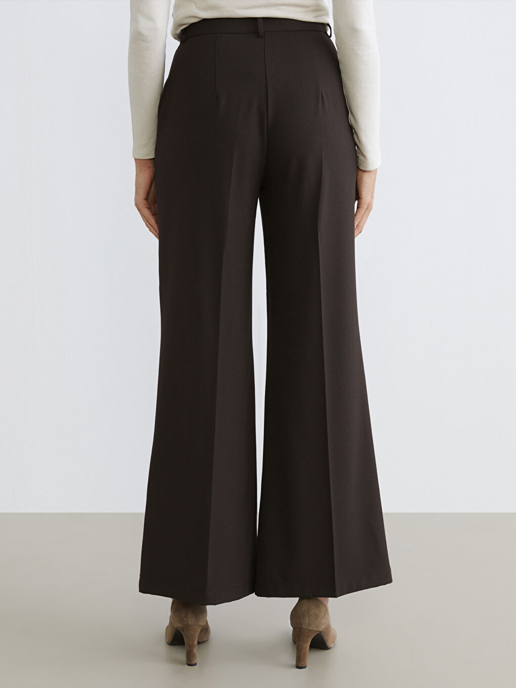 Kahverengi Loose Fit Geniş Paça Kadın Pileli Pantolon-3